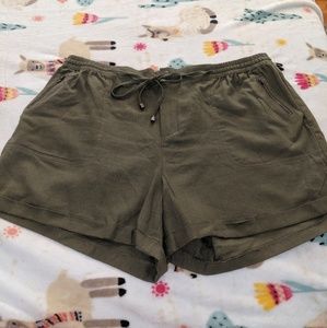 Iris Olive Green Military Style Shorts. NWOT
